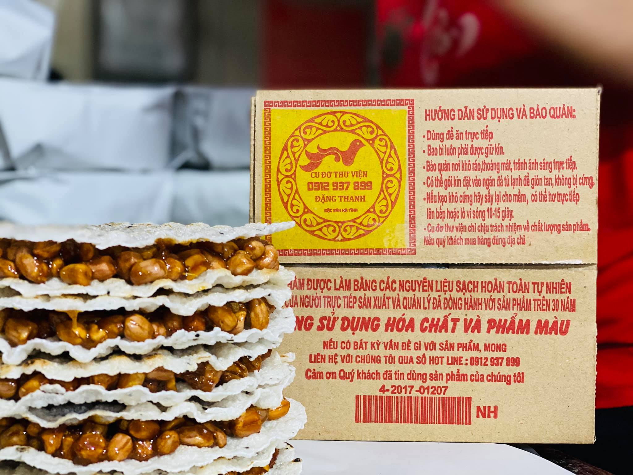 Cận cảnh mặt bánh cu đơ với lạc rang